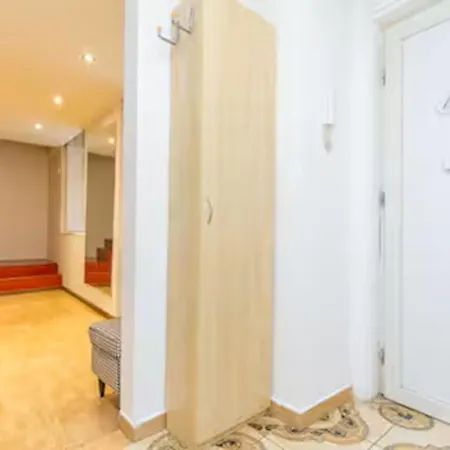 Apartment Dohany 2br Chic Budapest