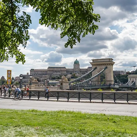 Apartment Dohany 2br Chic Budapest